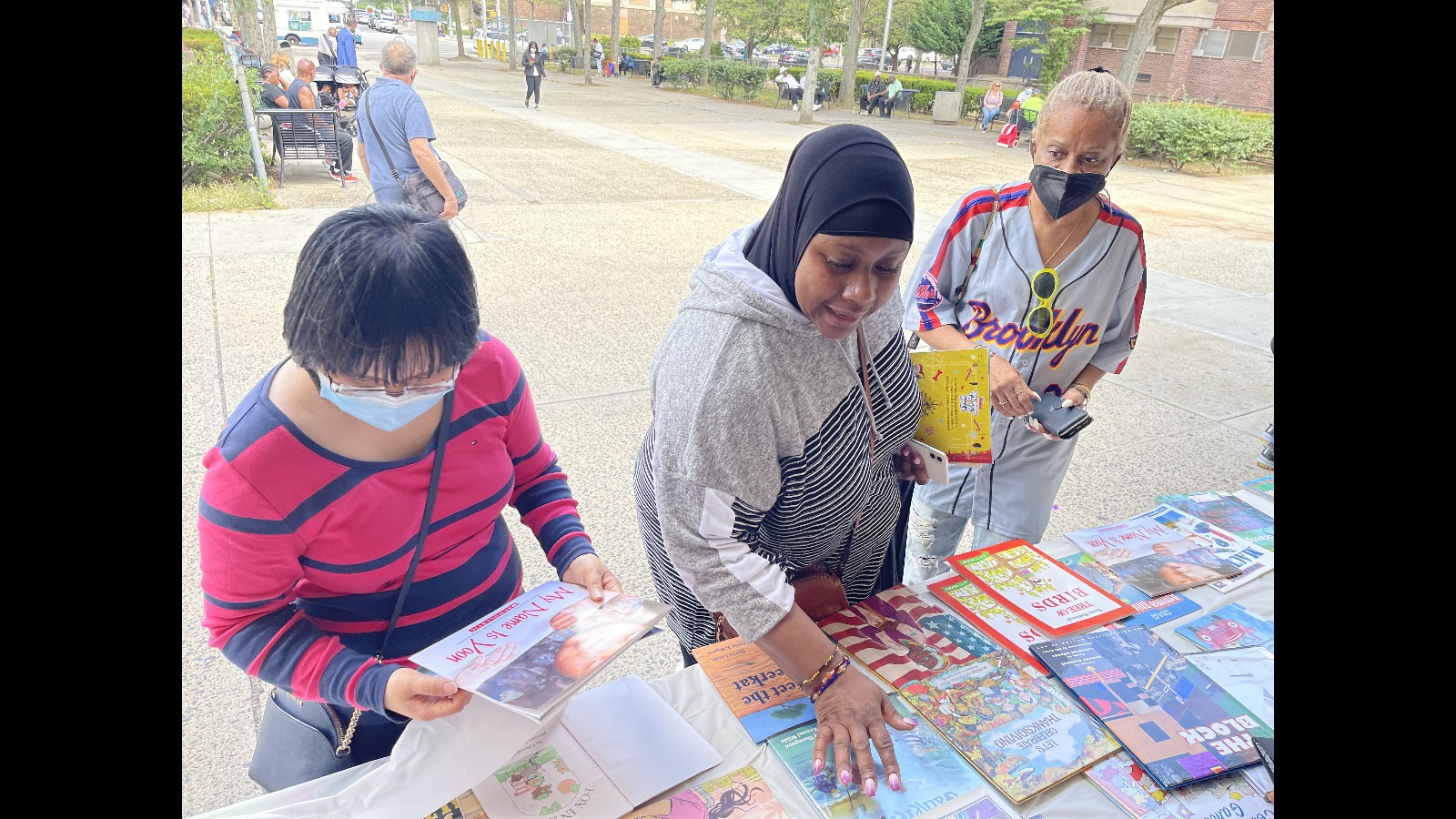 Parents Finding Best Books for Their Kids at ILD